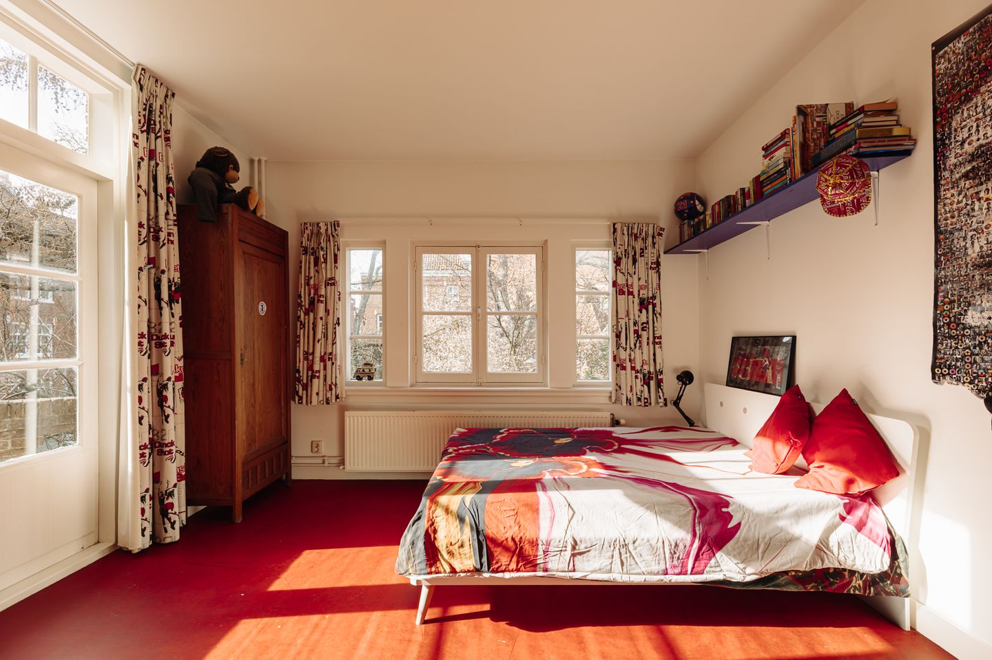 Character Corner House in Watergraafsmeer with Seven Bedrooms and Spacious Garden — 13