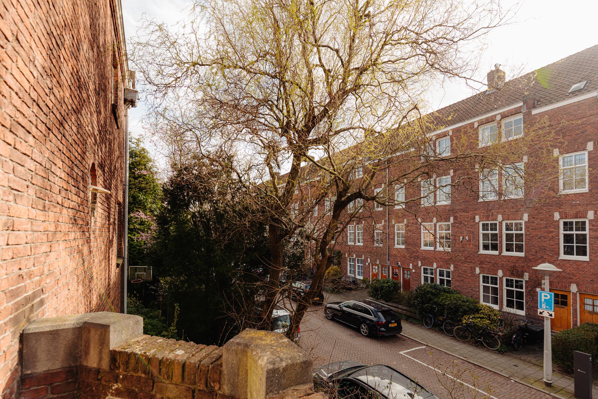 Character Corner House in Watergraafsmeer with Seven Bedrooms and Spacious Garden — 14