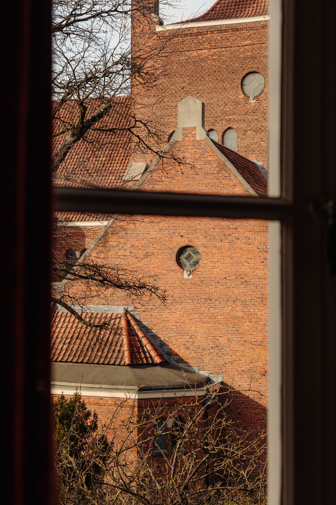 Character Corner House in Watergraafsmeer with Seven Bedrooms and Spacious Garden — 21