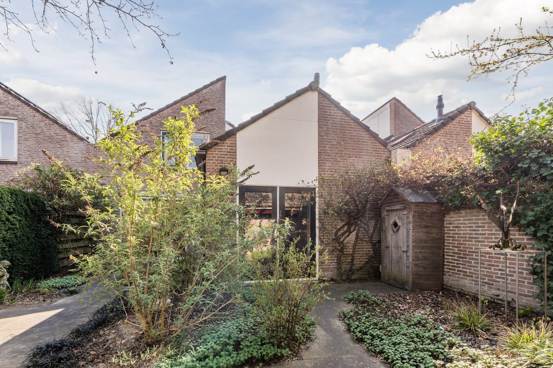 Spacious family home with garden in Park Jonkerbosch — 34