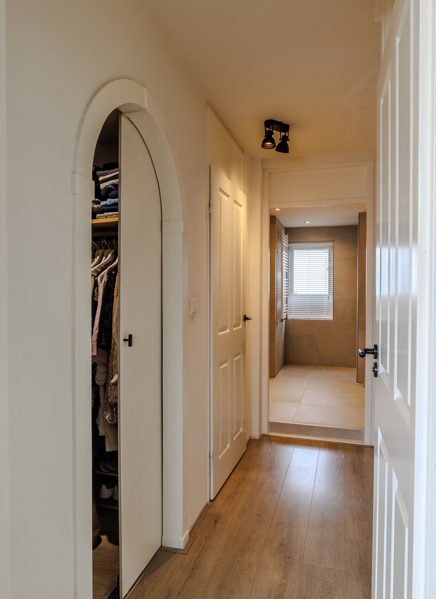 Foto 34 van Weegbree 23