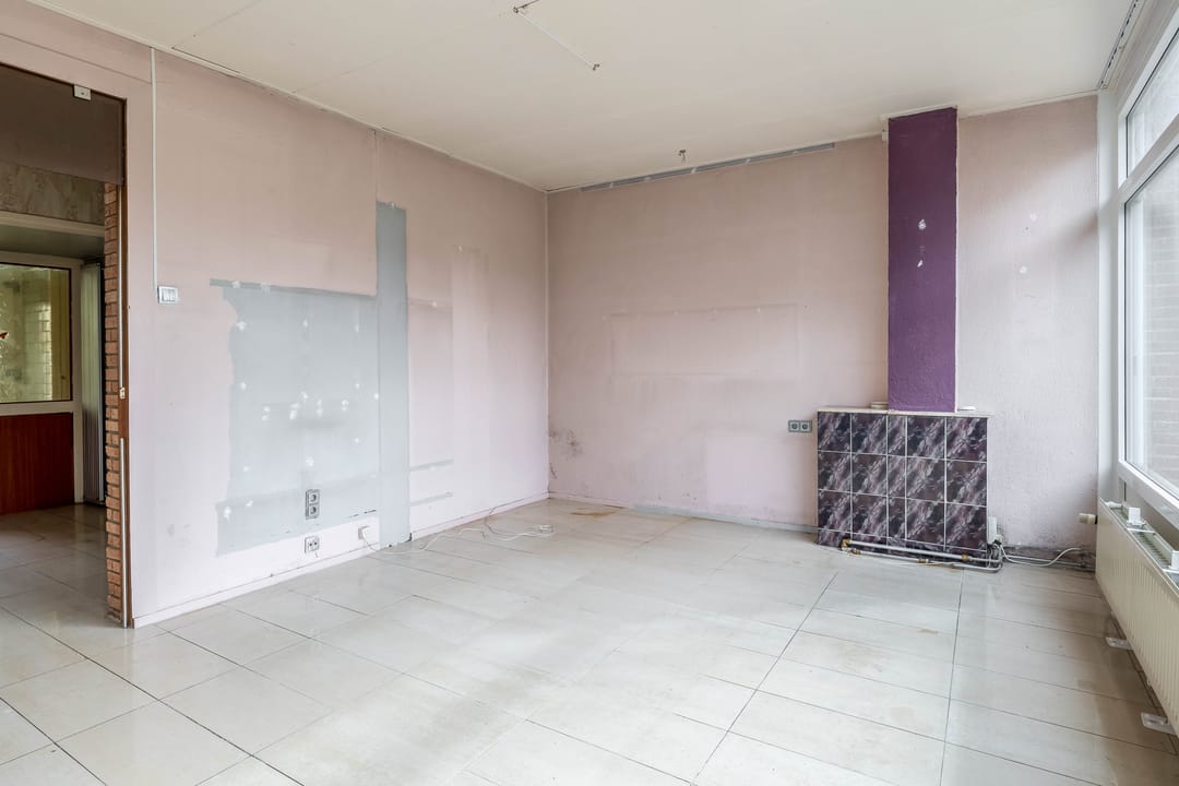 Renovation opportunity corner home with sunny south-facing garden — 12