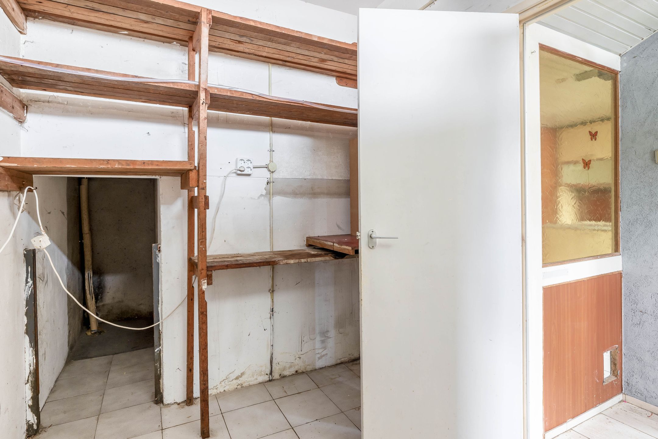 Renovation opportunity corner home with sunny south-facing garden — 20