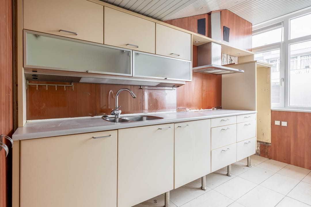 Renovation opportunity corner home with sunny south-facing garden — 16