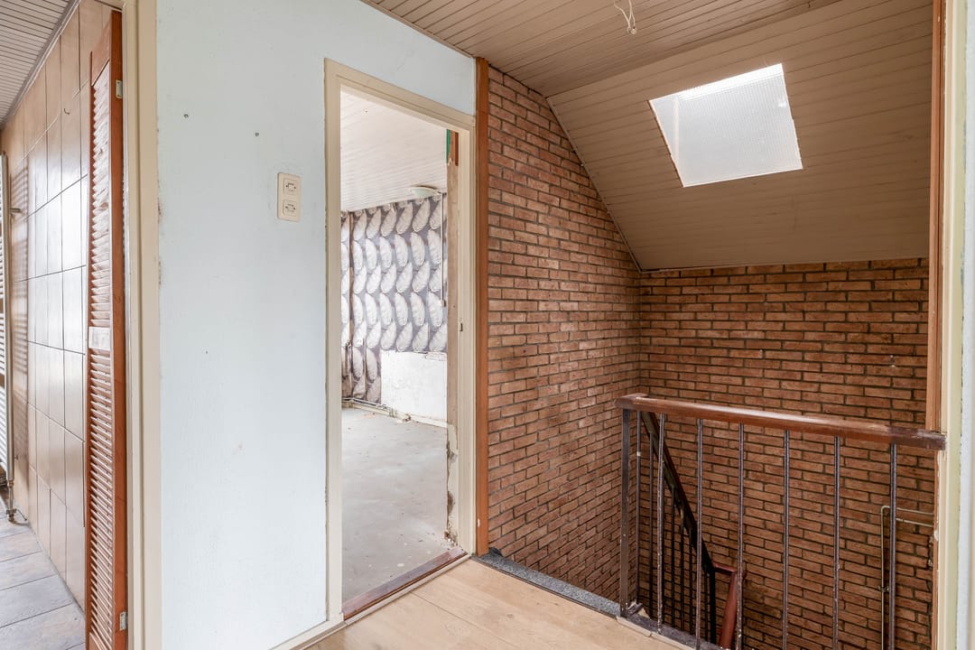 Renovation opportunity corner home with sunny south-facing garden — 21