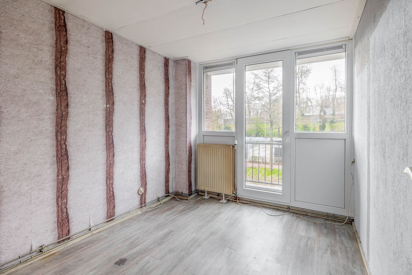 Renovation opportunity corner home with sunny south-facing garden — 28