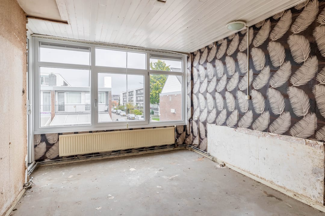 Renovation opportunity corner home with sunny south-facing garden — 22