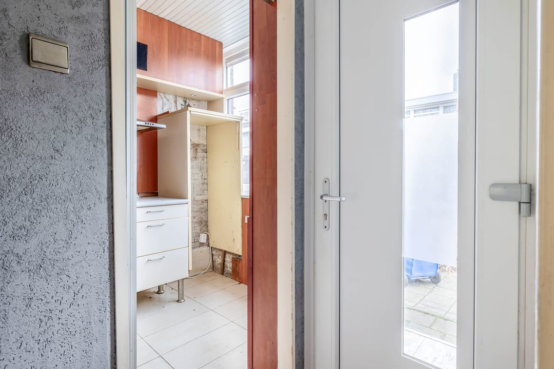 Renovation opportunity corner home with sunny south-facing garden — 15