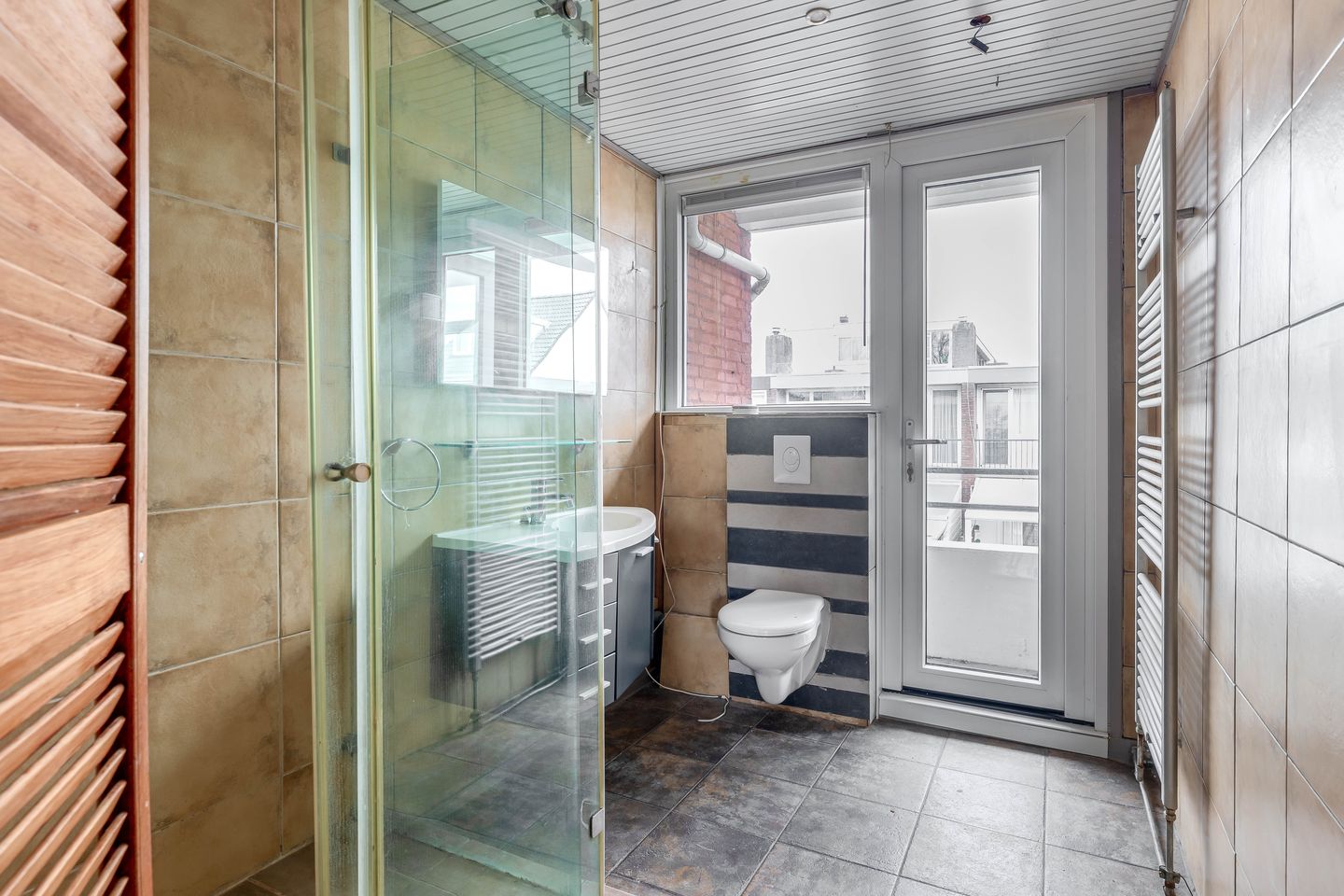 Renovation opportunity corner home with sunny south-facing garden — 24