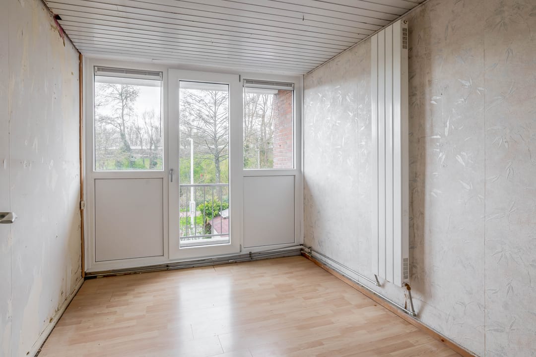 Renovation opportunity corner home with sunny south-facing garden — 27