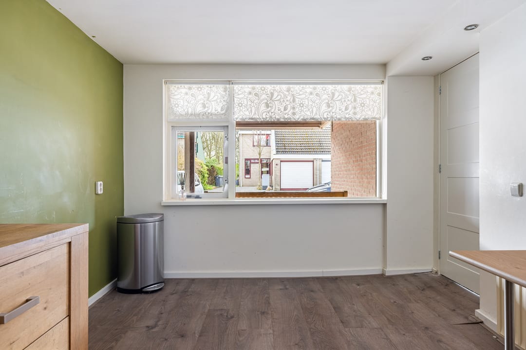 Spacious corner home with modern bathroom in De Drait — 16