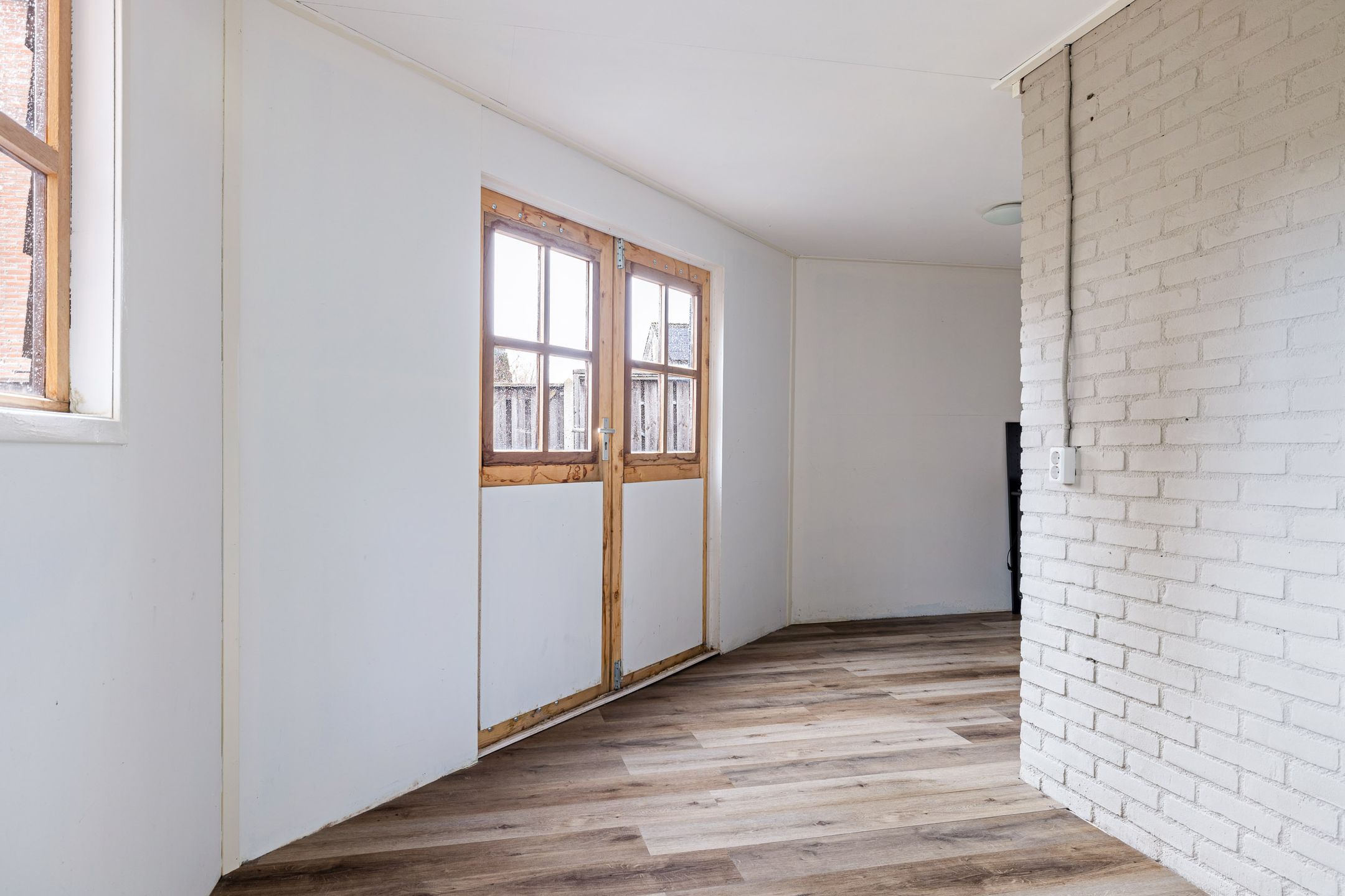 Spacious corner home with modern bathroom in De Drait — 21
