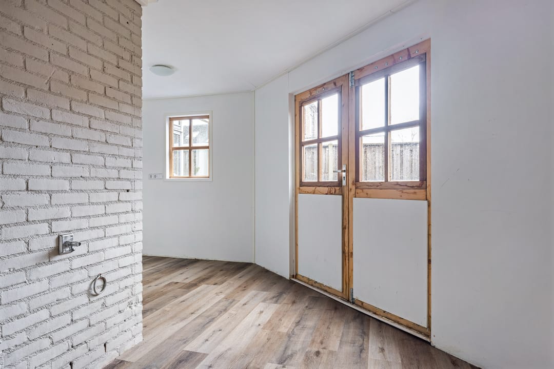 Spacious corner home with modern bathroom in De Drait — 23