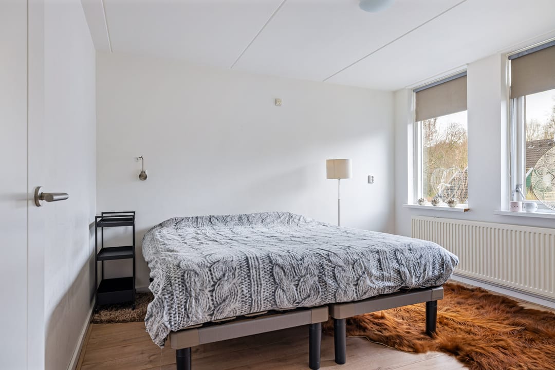 Spacious corner home with modern bathroom in De Drait — 26