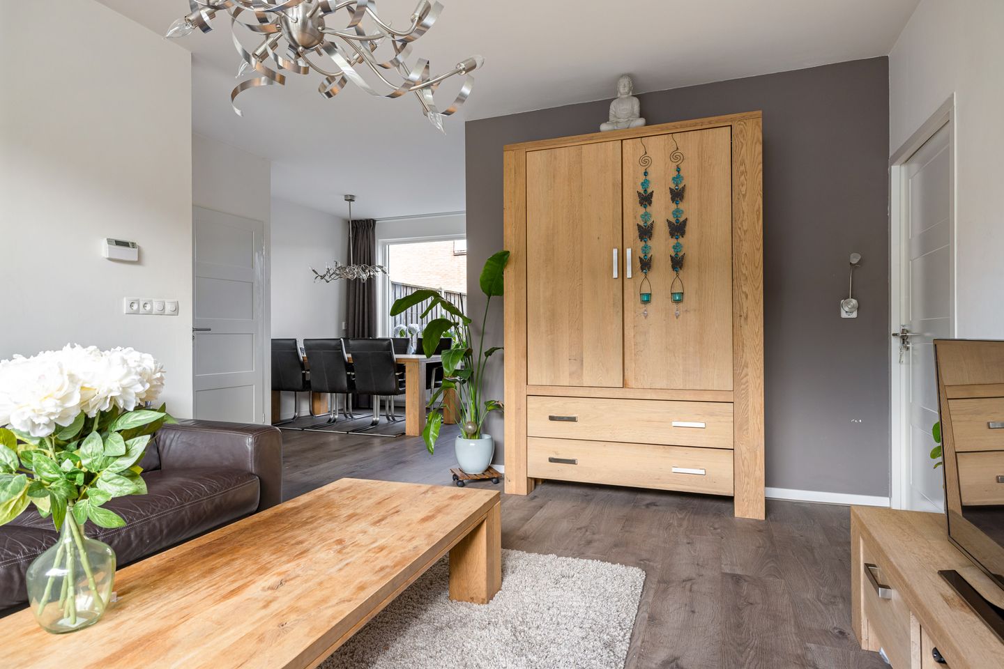 Spacious corner home with modern bathroom in De Drait — 14