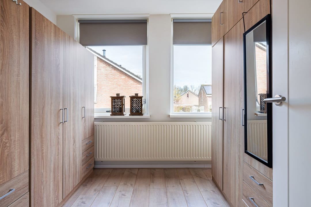 Spacious corner home with modern bathroom in De Drait — 31