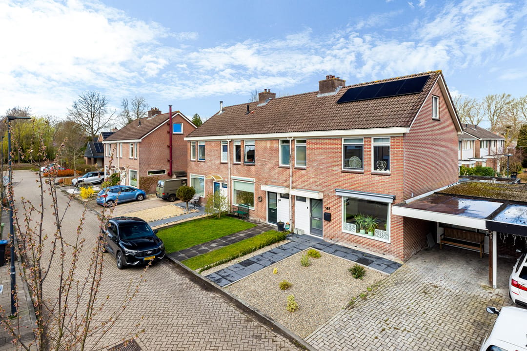 Spacious corner home with modern bathroom in De Drait — 37