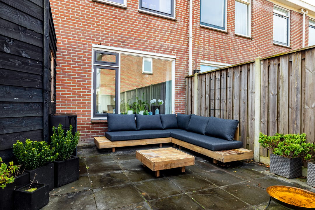 Spacious corner home with modern bathroom in De Drait — 41