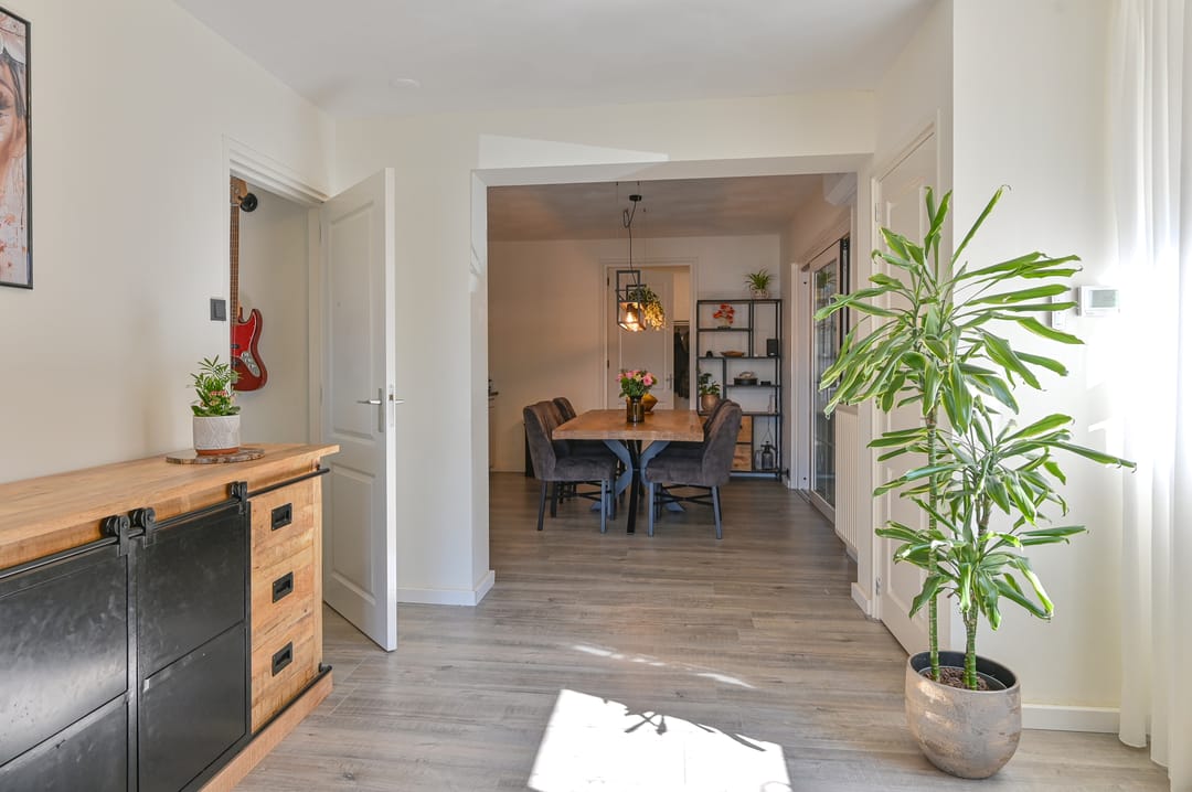 Modern Semi-Detached Home with Extension and Covered Terrace in Child-Friendly Location — 12