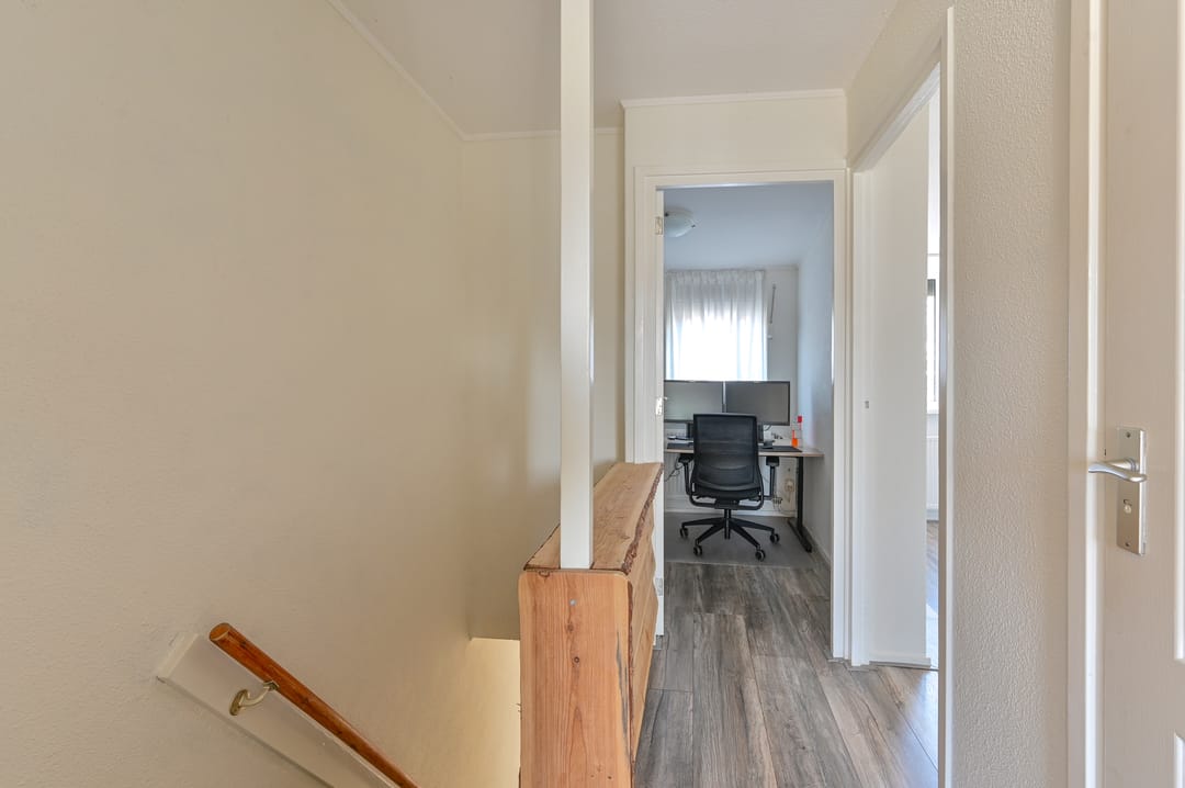 Modern Semi-Detached Home with Extension and Covered Terrace in Child-Friendly Location — 24