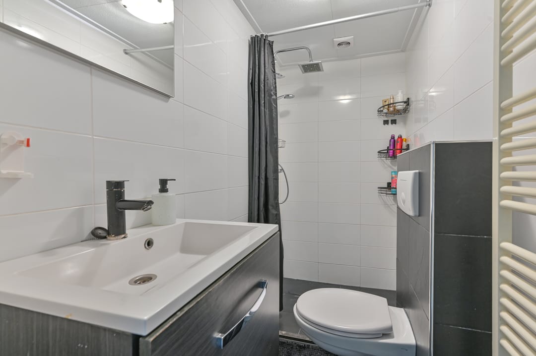 Modern Semi-Detached Home with Extension and Covered Terrace in Child-Friendly Location — 30