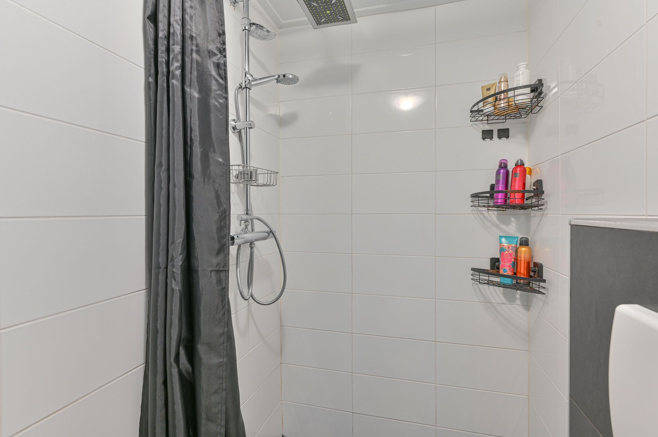 Modern Semi-Detached Home with Extension and Covered Terrace in Child-Friendly Location — 31