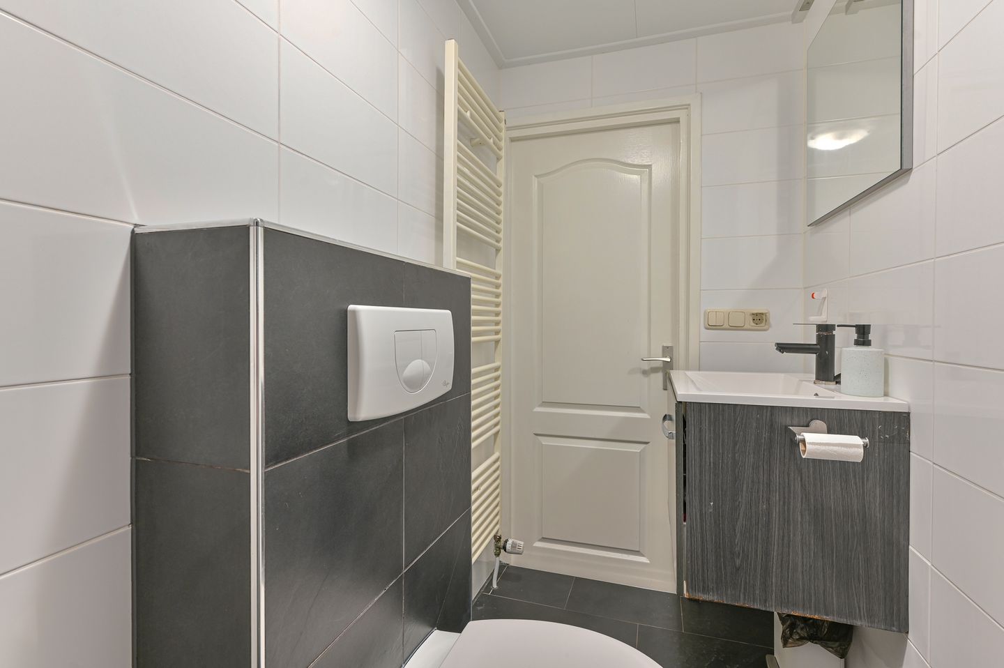 Modern Semi-Detached Home with Extension and Covered Terrace in Child-Friendly Location — 32