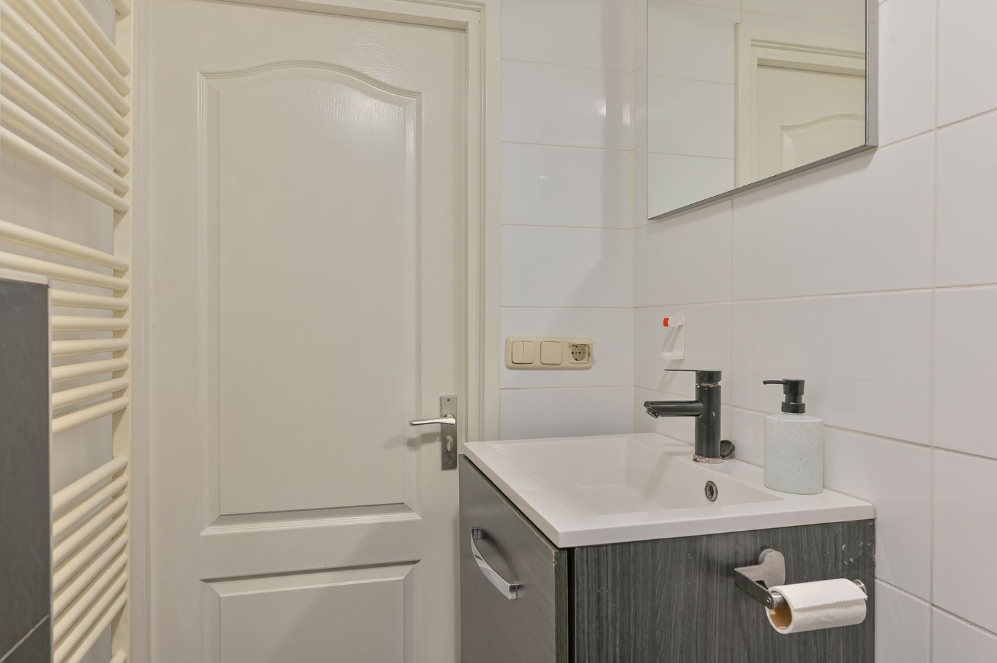 Modern Semi-Detached Home with Extension and Covered Terrace in Child-Friendly Location — 33
