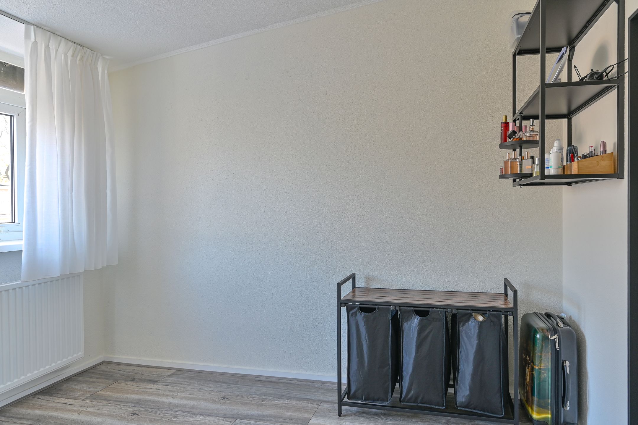 Modern Semi-Detached Home with Extension and Covered Terrace in Child-Friendly Location — 34