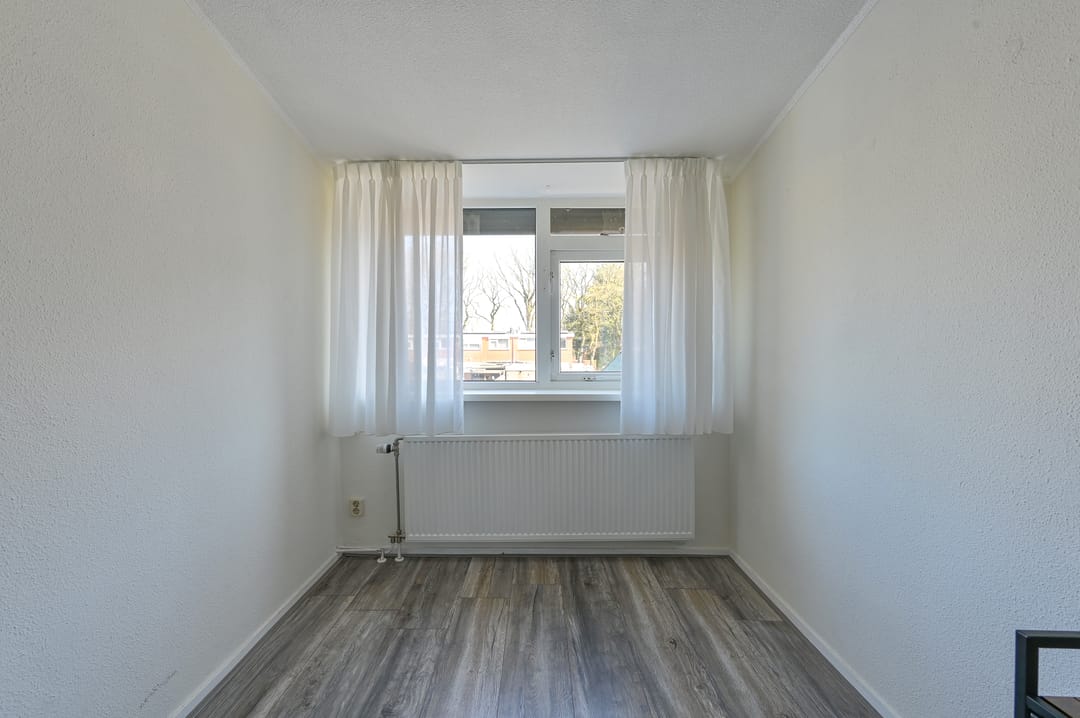 Modern Semi-Detached Home with Extension and Covered Terrace in Child-Friendly Location — 35