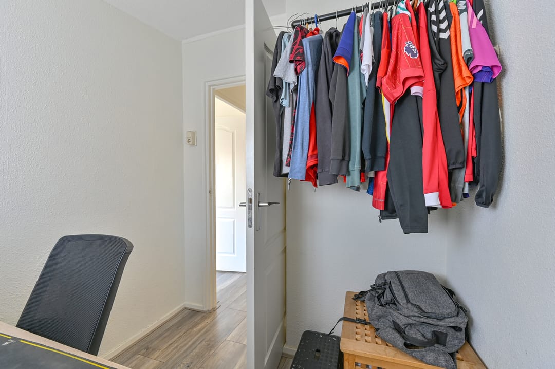 Modern Semi-Detached Home with Extension and Covered Terrace in Child-Friendly Location — 38