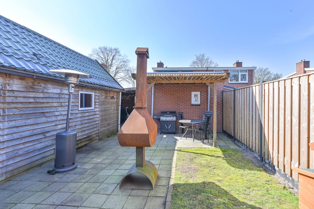 Modern Semi-Detached Home with Extension and Covered Terrace in Child-Friendly Location — 50