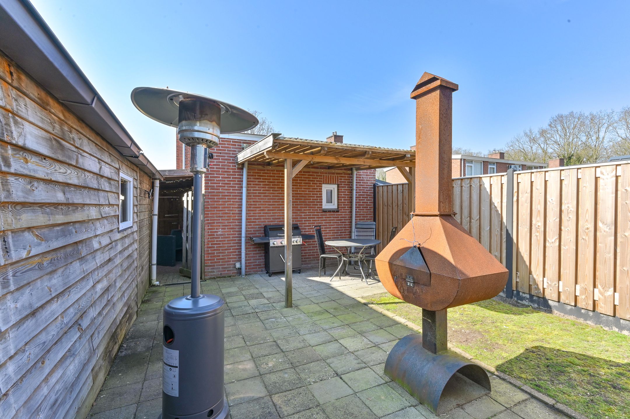 Modern Semi-Detached Home with Extension and Covered Terrace in Child-Friendly Location — 51