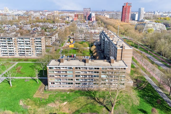 Photo 4 of Edmond Hellenraadstraat 125