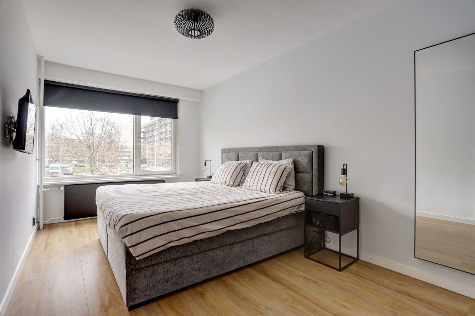 Photo 18 of Edmond Hellenraadstraat 125