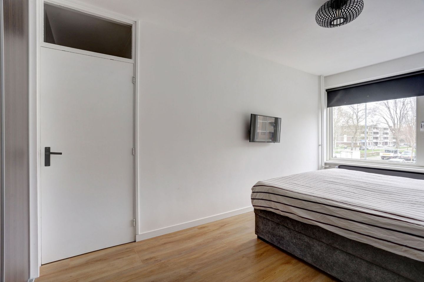 Photo 19 of Edmond Hellenraadstraat 125