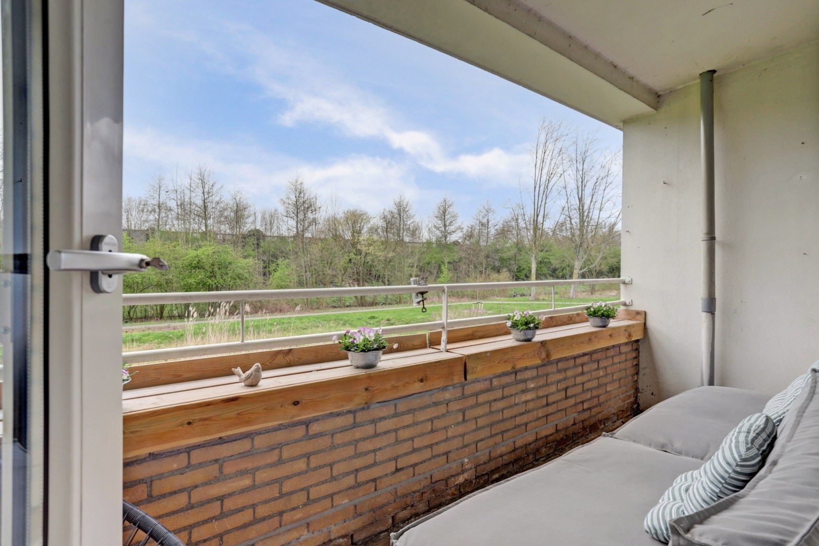 Photo 24 of Edmond Hellenraadstraat 125