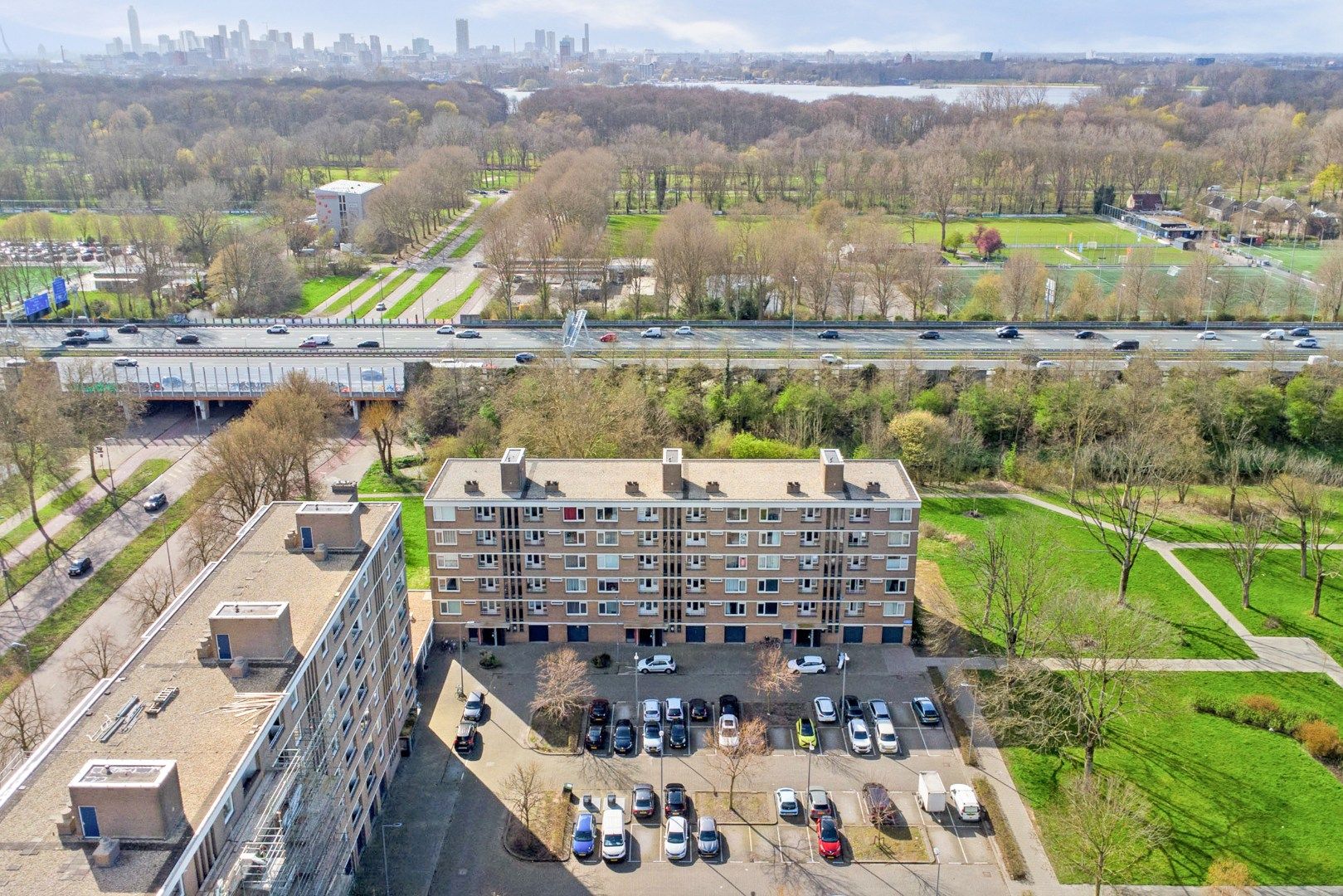 Photo 36 of Edmond Hellenraadstraat 125