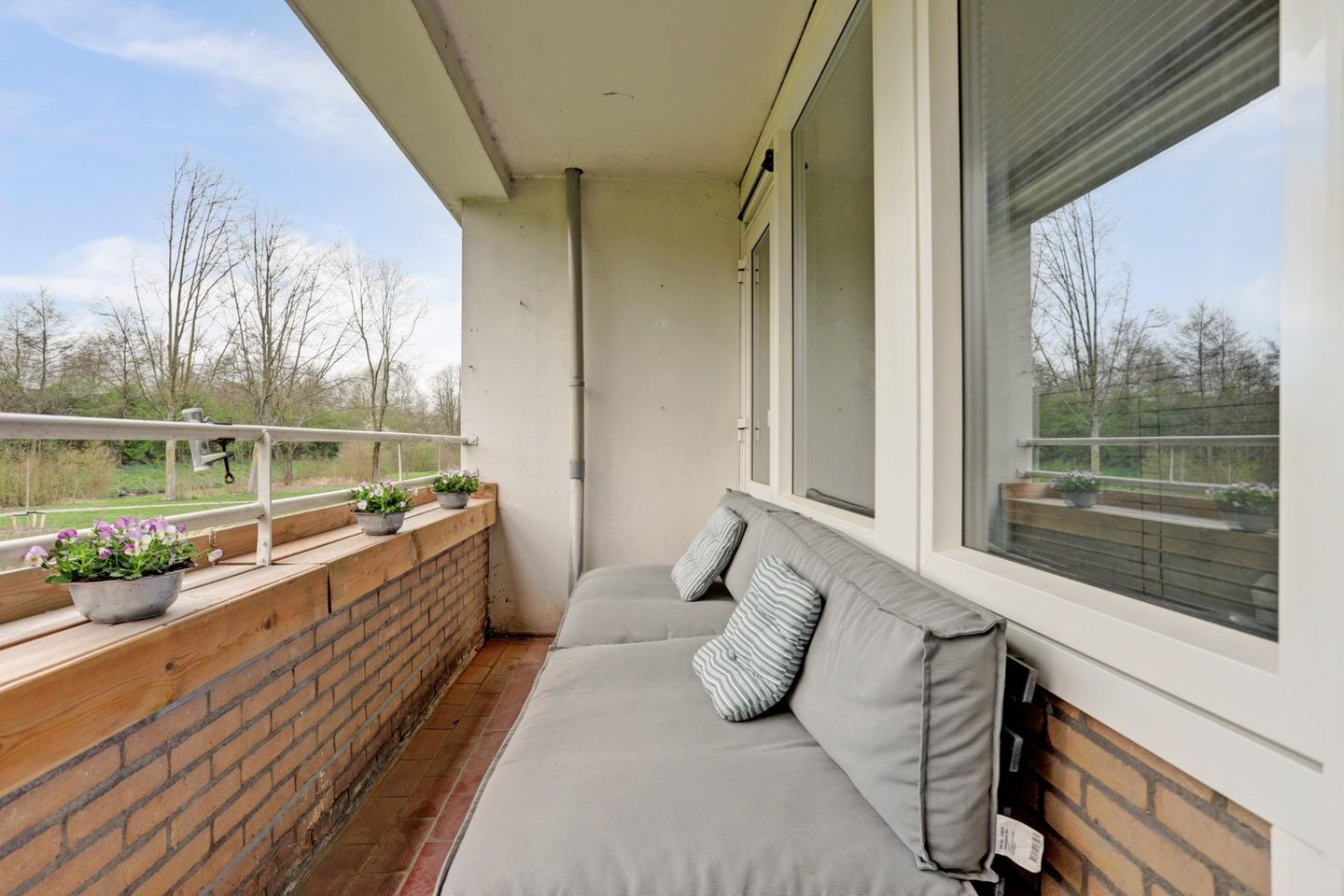 Photo 25 of Edmond Hellenraadstraat 125