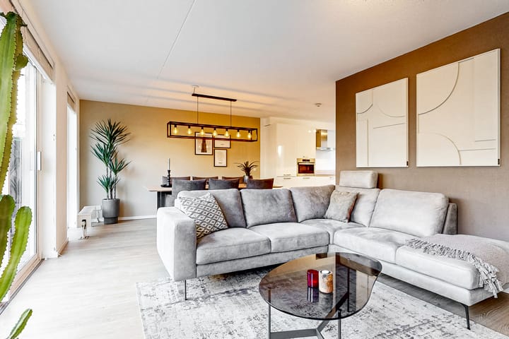 Photo 2 of Willem Walravenhove 12