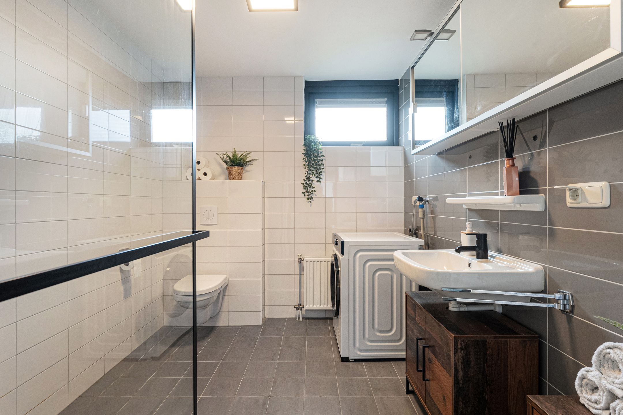 Photo 30 of E E G laan 84