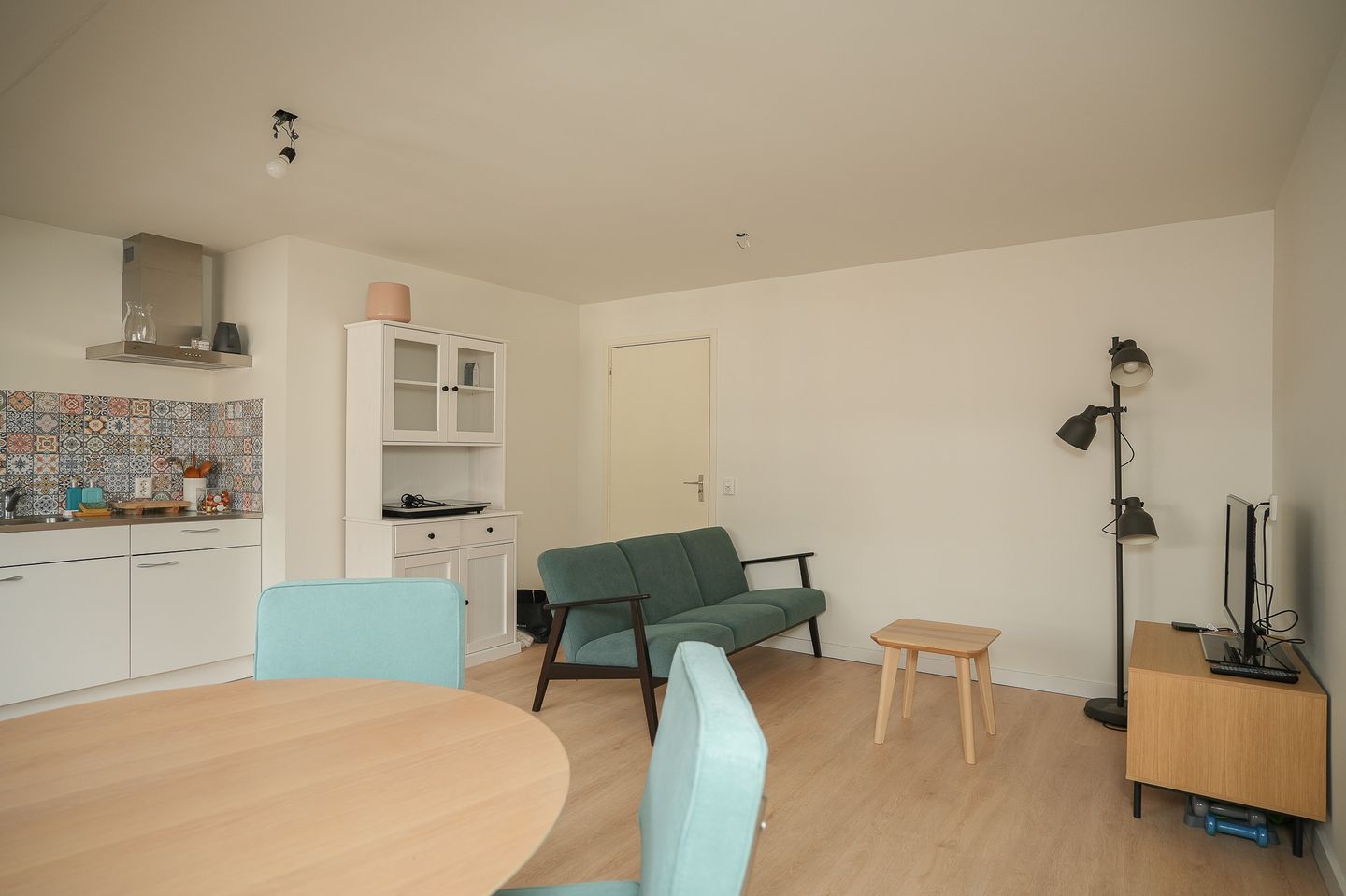 Spacious Upper Floor Apartment with Balcony in Lombok-Oost — 22