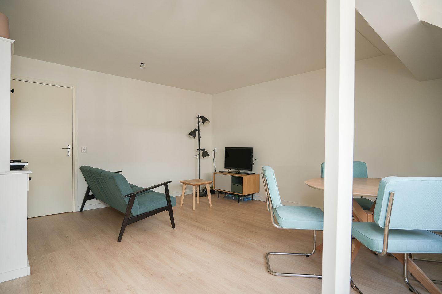Spacious Upper Floor Apartment with Balcony in Lombok-Oost — 26