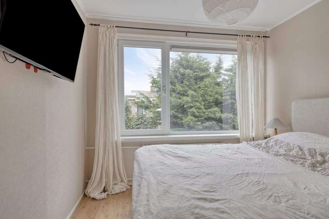 Well-maintained 5-room family home near Park Oosterhout with spacious extension — 17