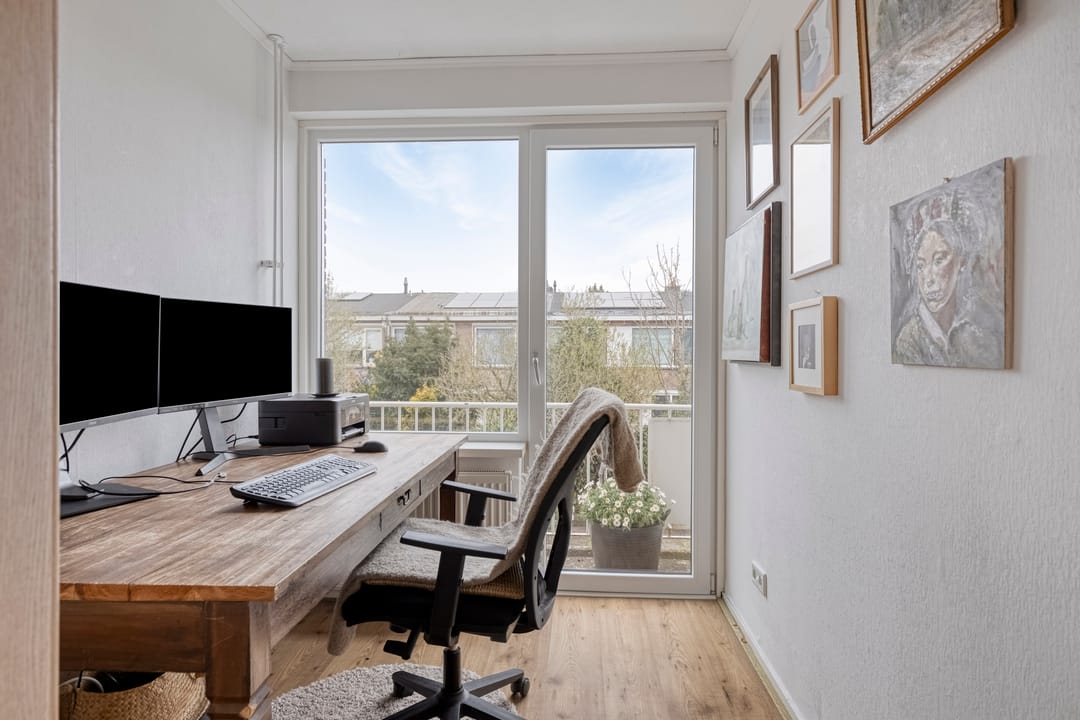 Well-maintained 5-room family home near Park Oosterhout with spacious extension — 23