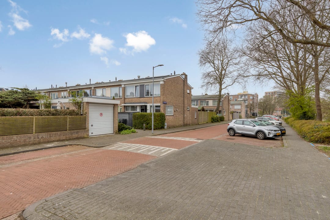 Well-maintained 5-room family home near Park Oosterhout with spacious extension — 31