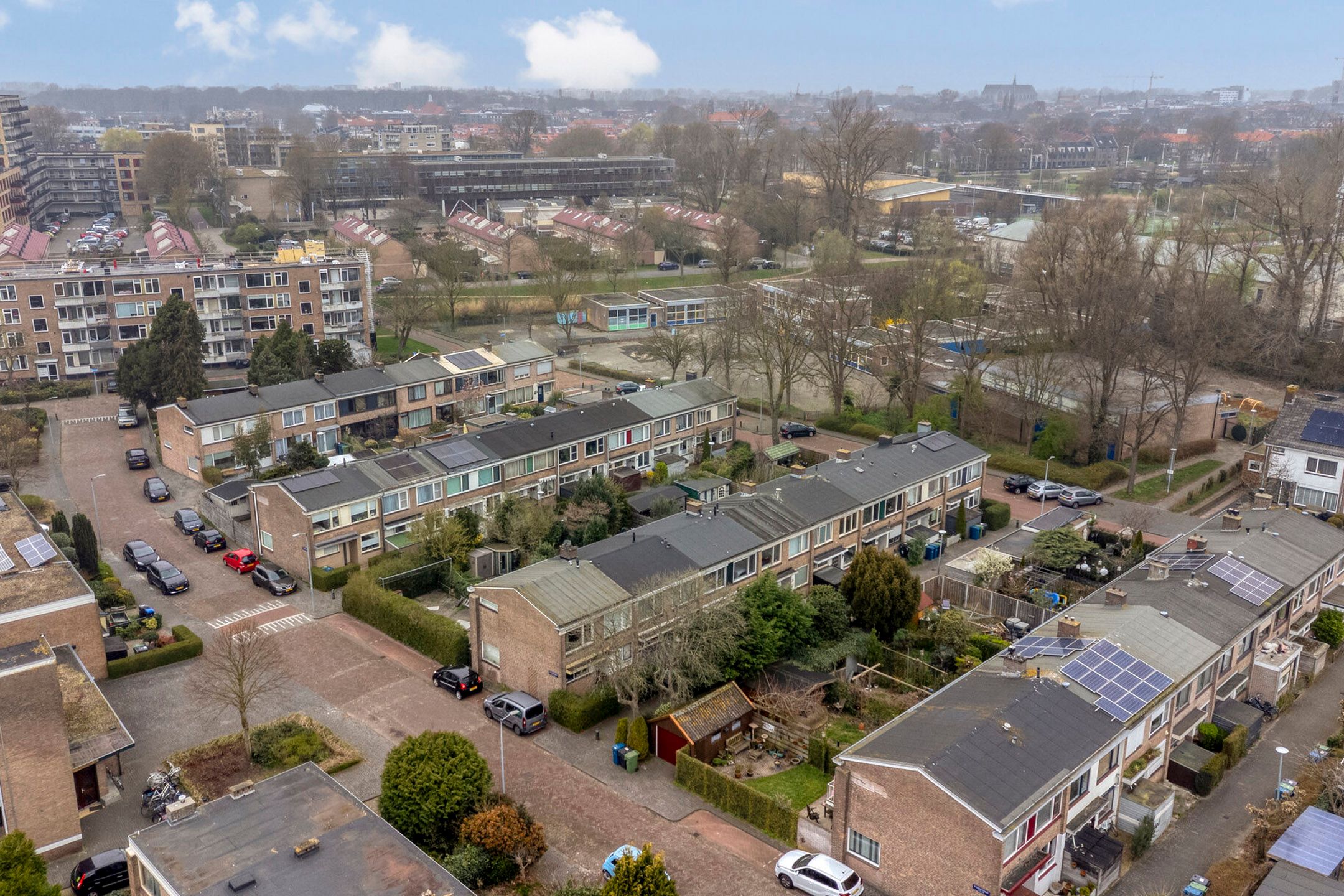 Well-maintained 5-room family home near Park Oosterhout with spacious extension — 33