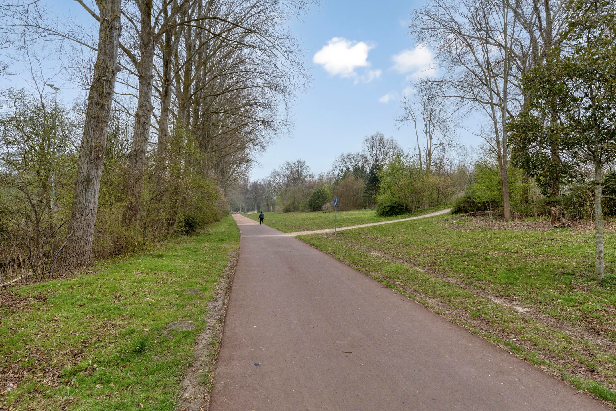 Well-maintained 5-room family home near Park Oosterhout with spacious extension — 36