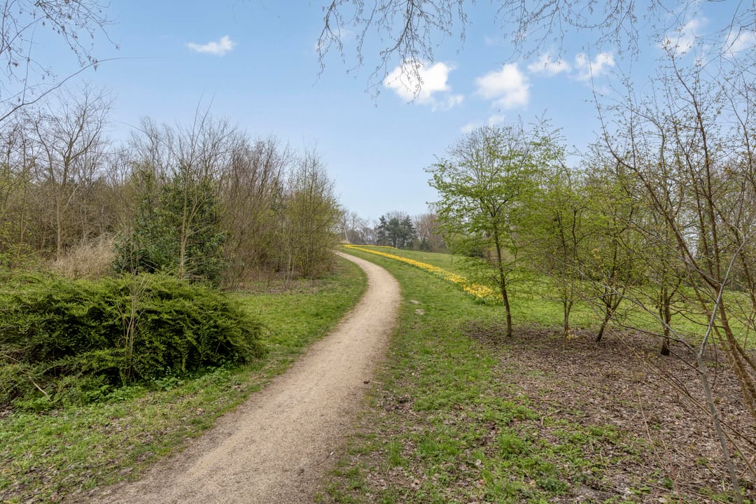 Well-maintained 5-room family home near Park Oosterhout with spacious extension — 37