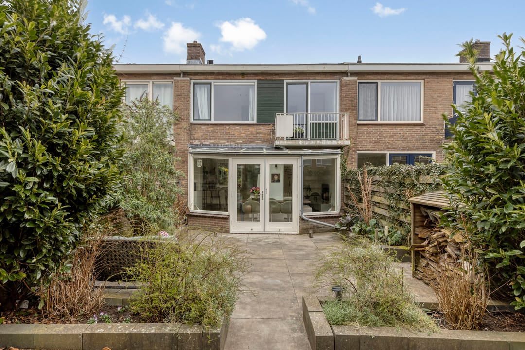 Well-maintained 5-room family home near Park Oosterhout with spacious extension — 28